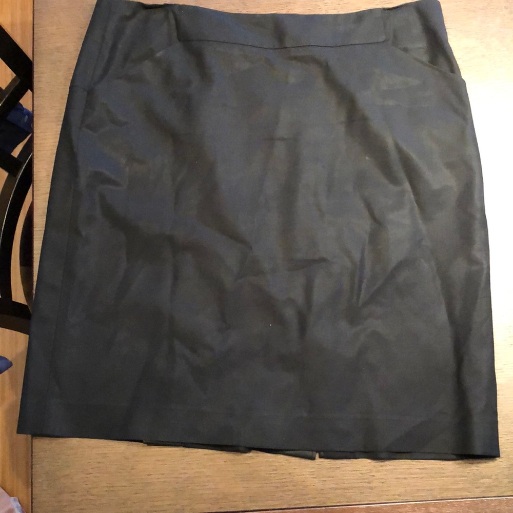 Theory pencil skirt with lambskin lined kickpleat.